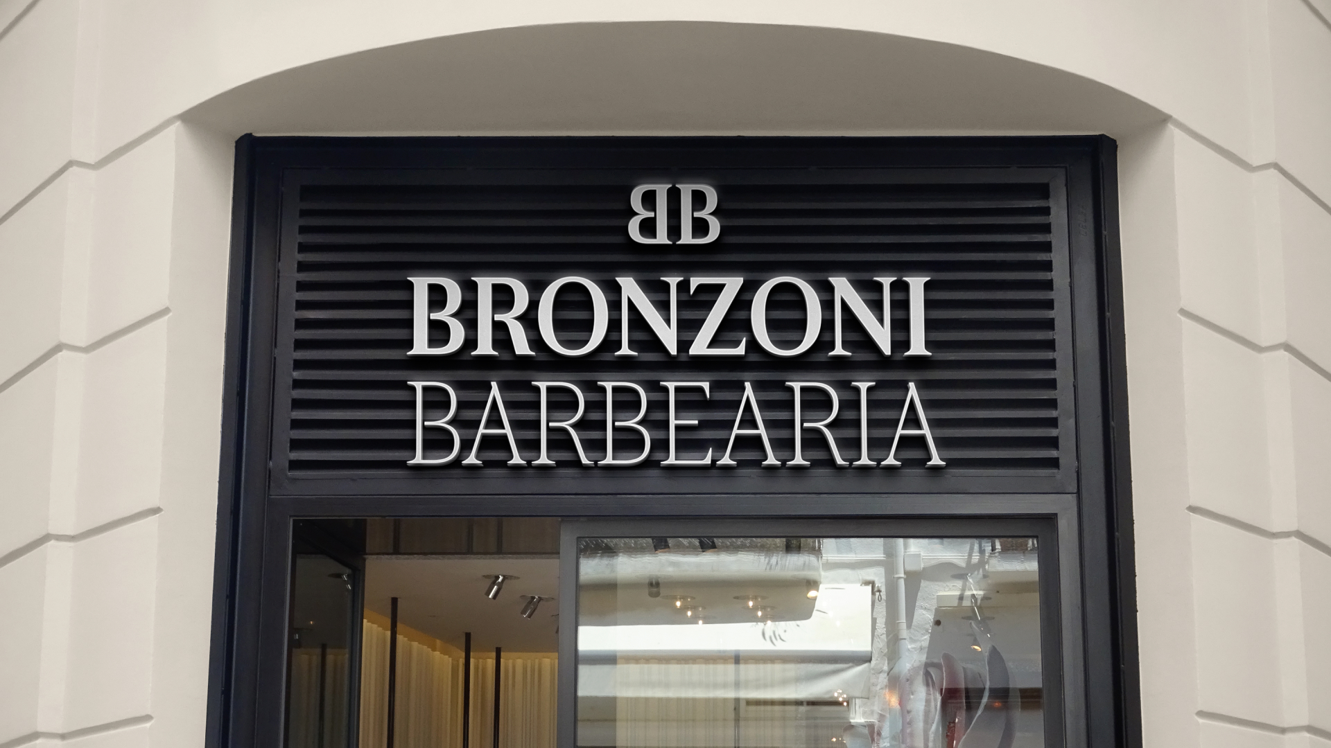 Fachada da Bronzoni Barbearia