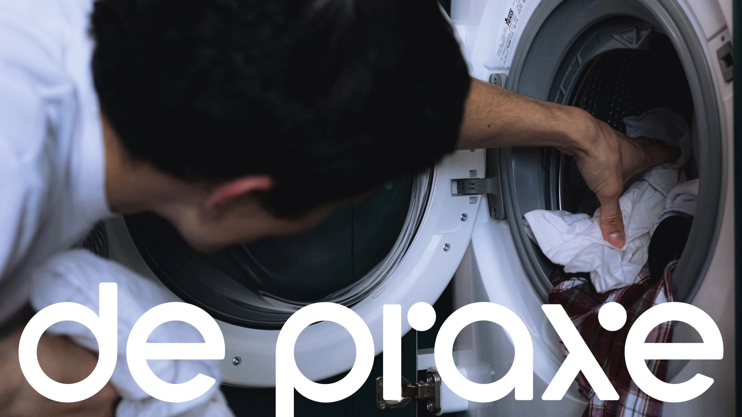 Aplicação da identidade De Praxe em lavanderia